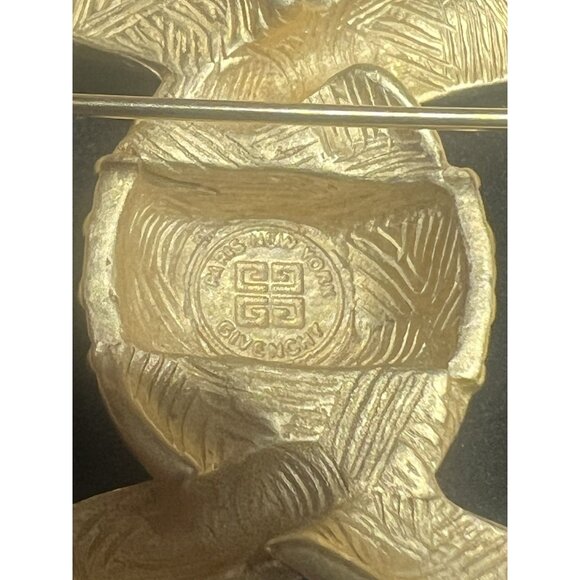 Vintage Givenchy Paris New York Gold-Tone Interlocking Loop Brooch 1970-80 - Picture 5 of 8